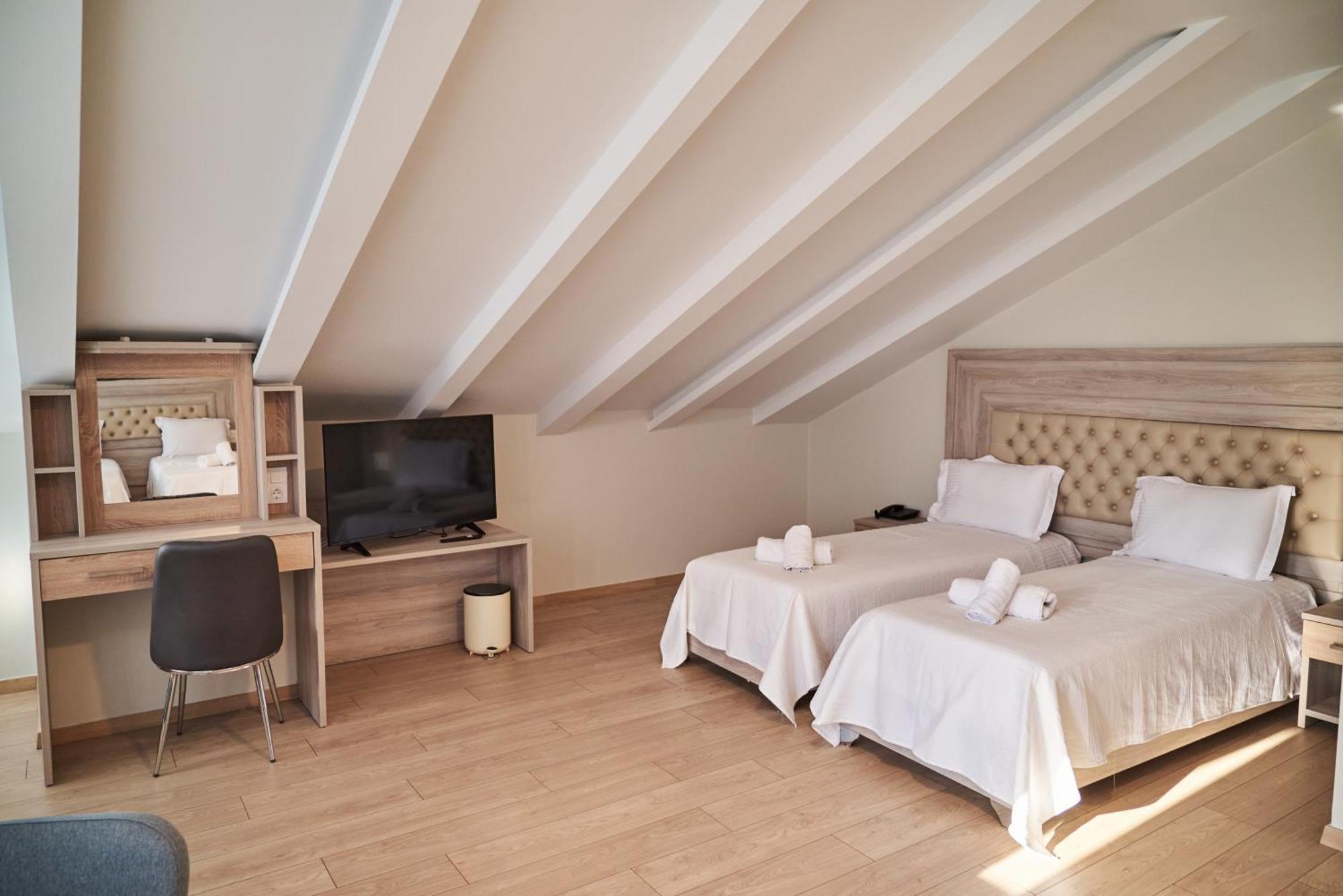 Famissi Sofita 7 Aparthotel Kalampáka Eksteriør bilde